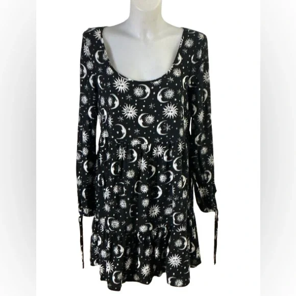 Hot Topic Black & White Celestial Long-Sleeve Empire Waist Juniors Mini Dress - Picture 9 of 10